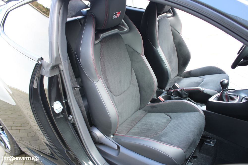 Toyota GR Yaris c/ High-Performance-Pack - 30