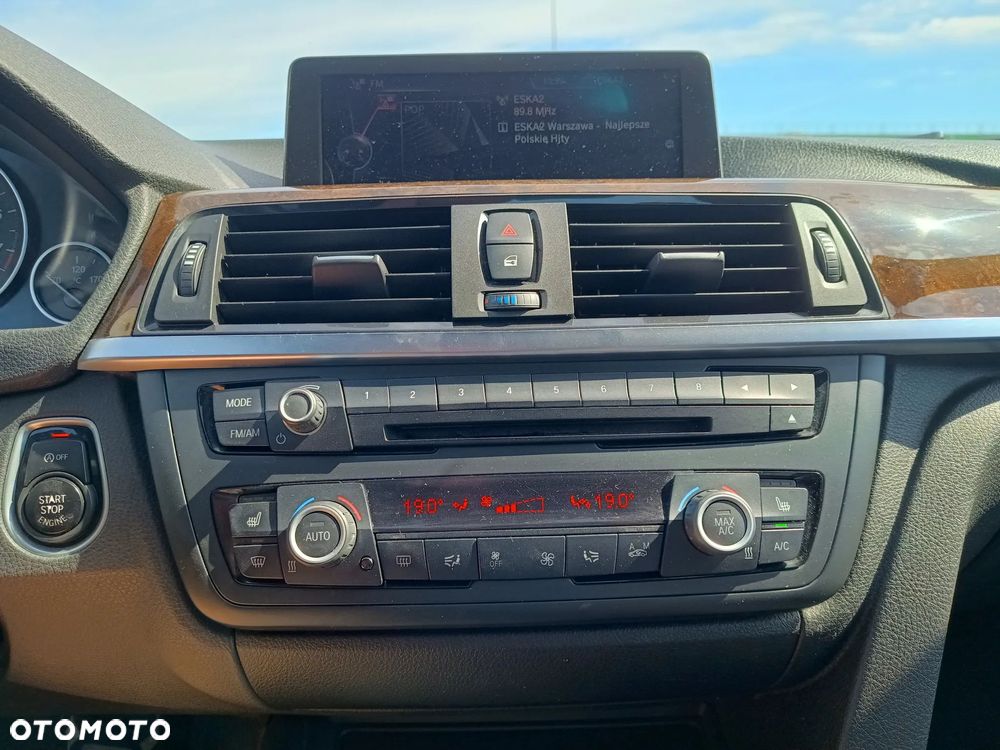 BMW Seria 3 328i xDrive - 15