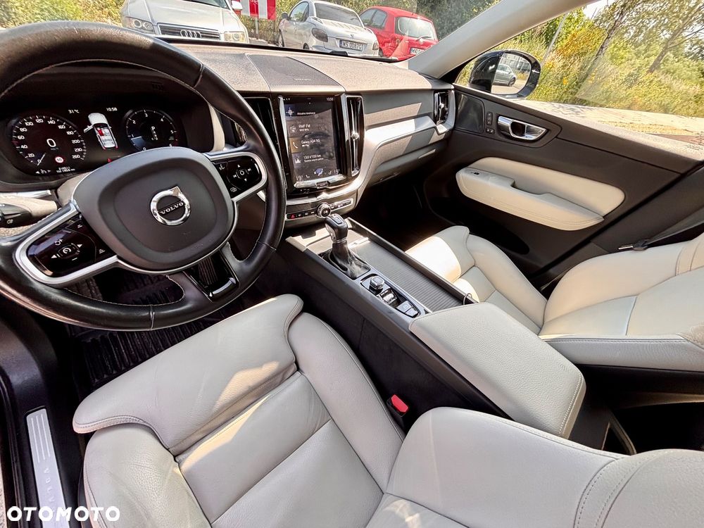 Volvo XC 60 D4 AWD Momentum - 11