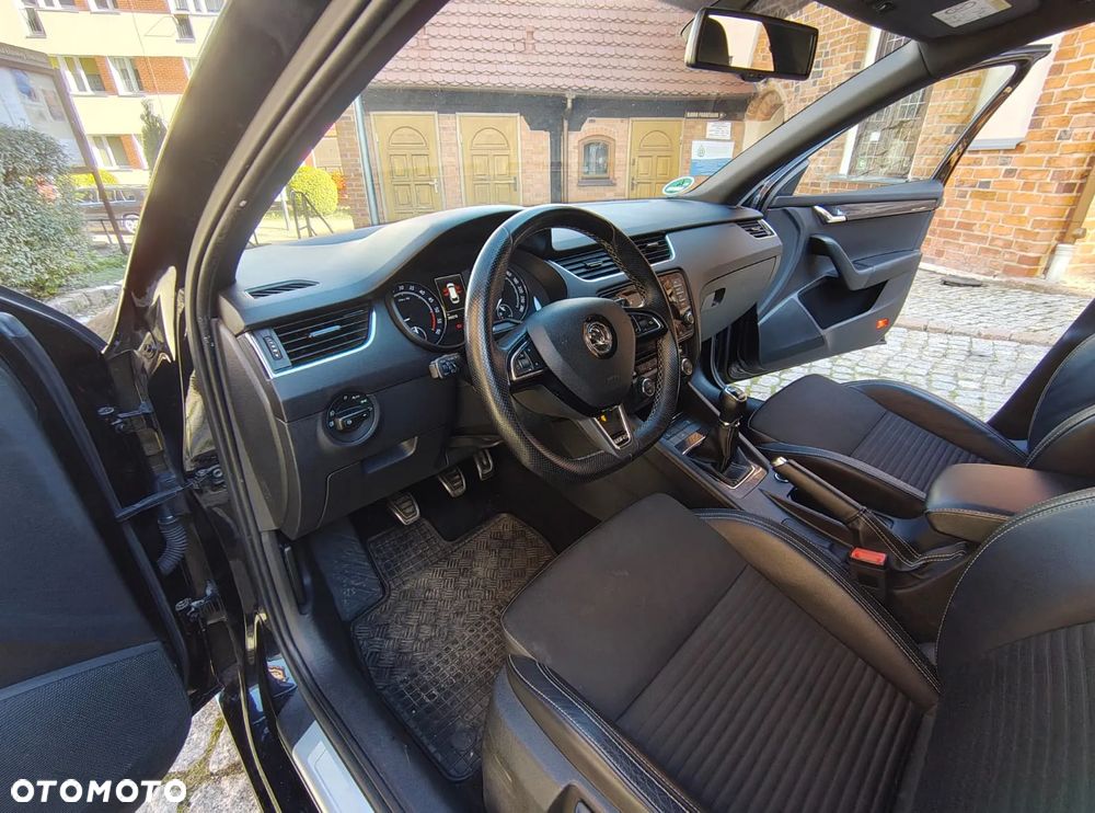 Skoda Octavia Combi 2.0 TDI RS - 10