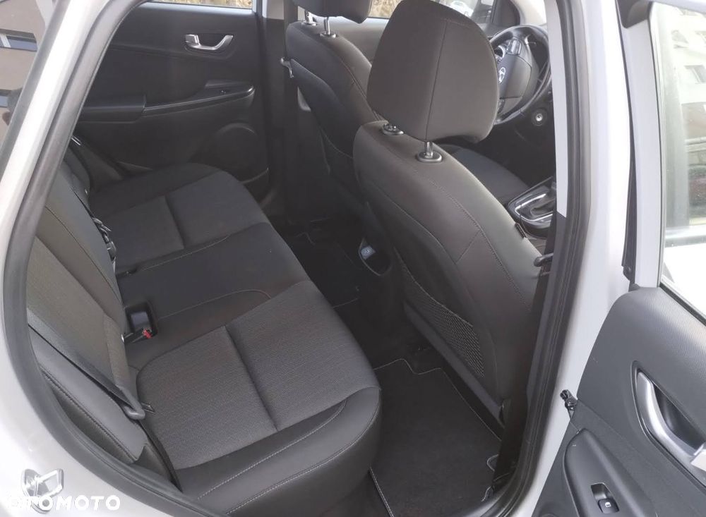 Hyundai Kona - 12