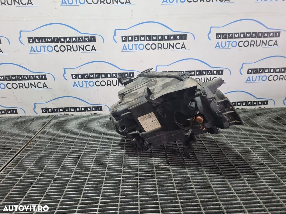 Far Stanga Jeep Cherokee V 2013 - 2017 SUV 4 Usi (951) Fara xenon - 2