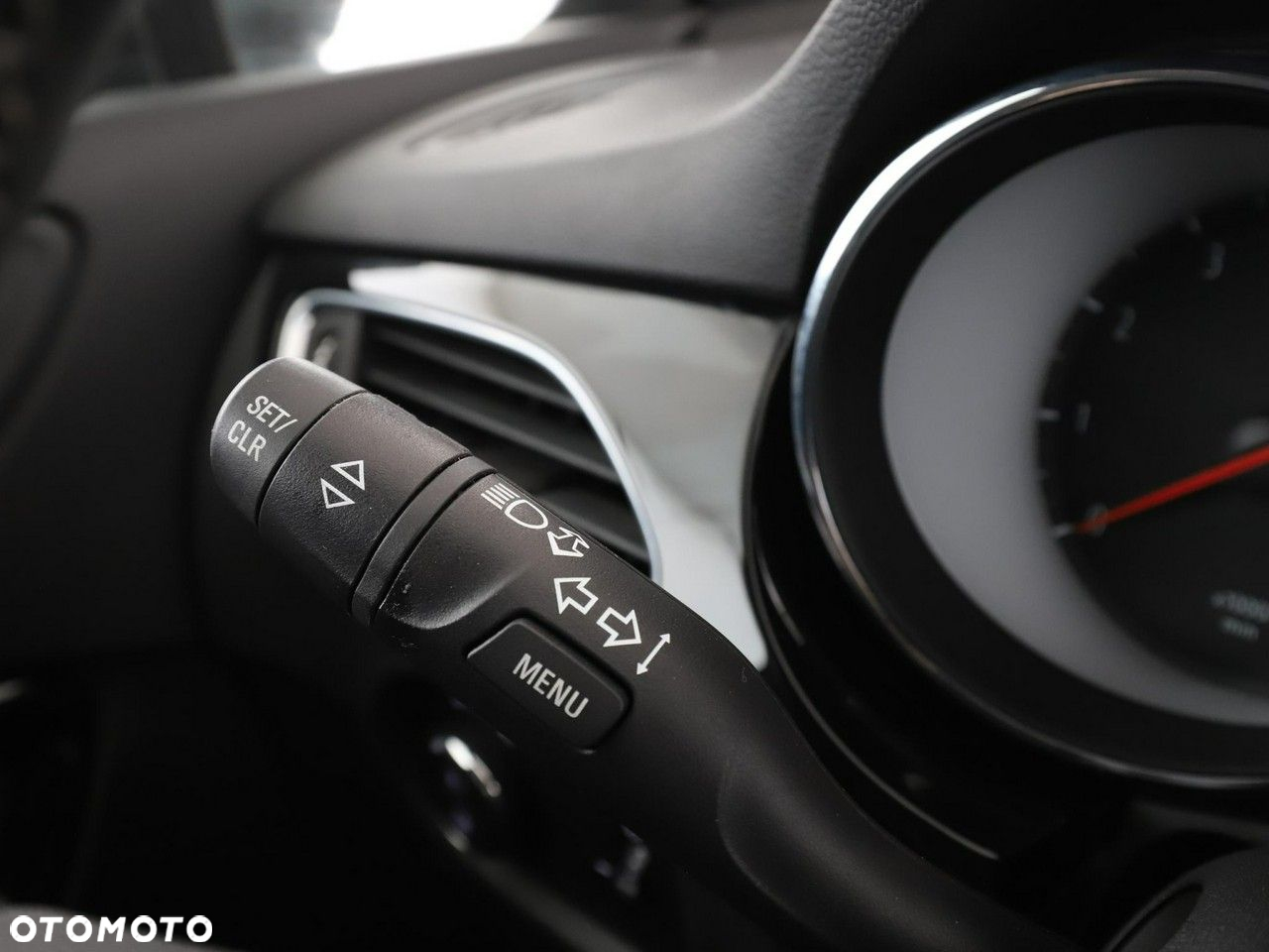 Opel Astra 1.4 Turbo Dynamic - 32