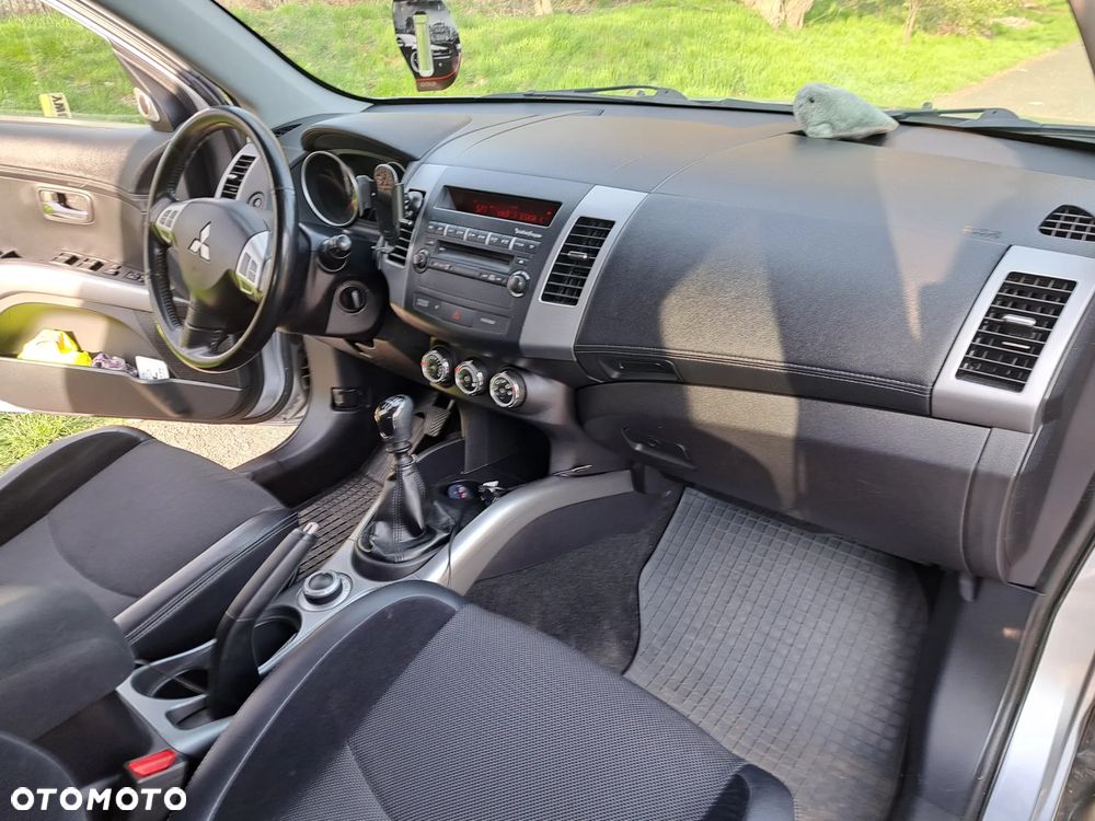 Mitsubishi Outlander 2.0 DID Intense + - 17