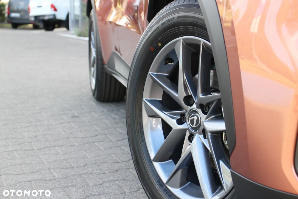 Lexus LBX 1.5 Hybrid - 4