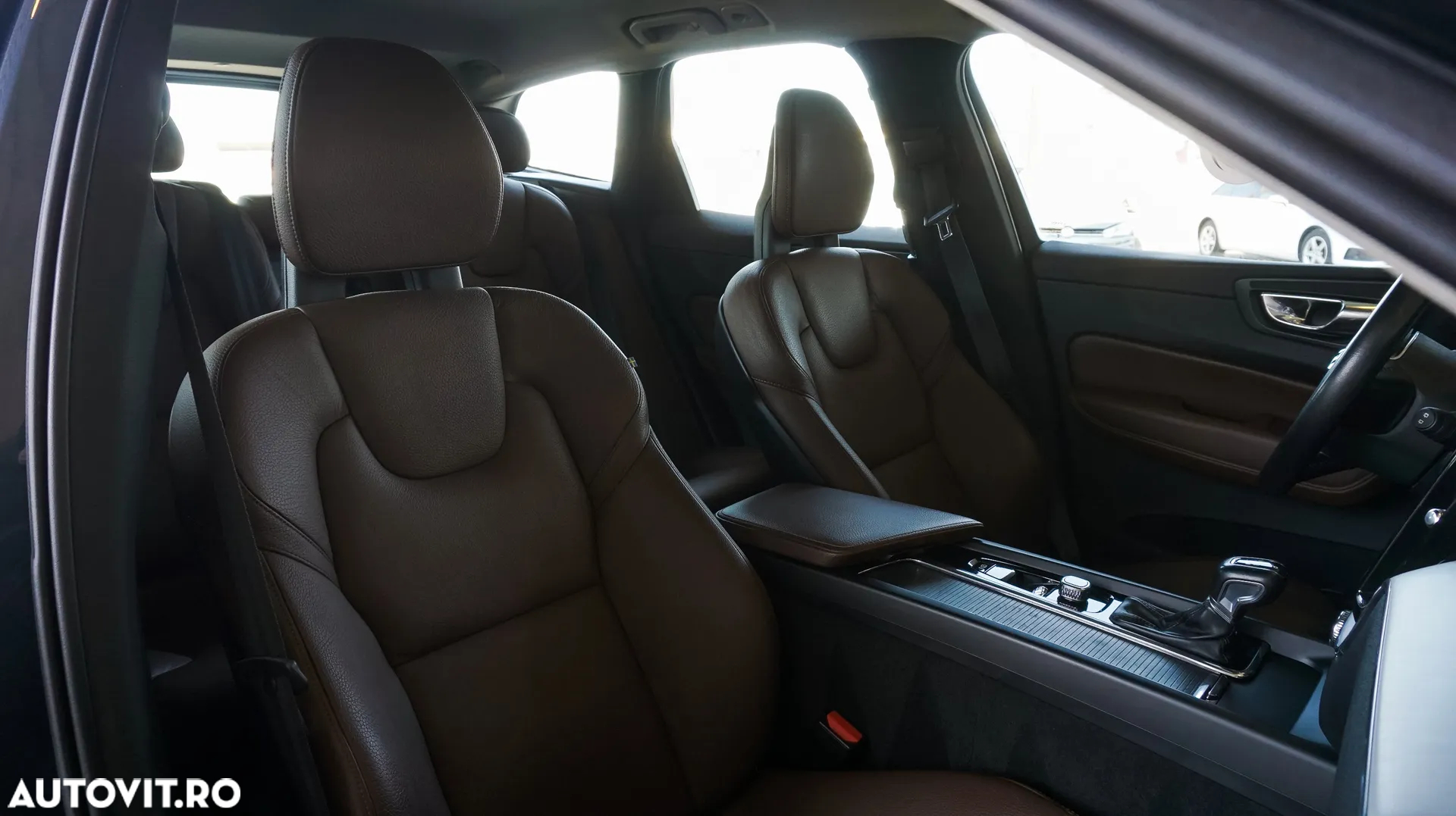 Volvo XC 60 D4 AWD Geartronic Momentum - 25