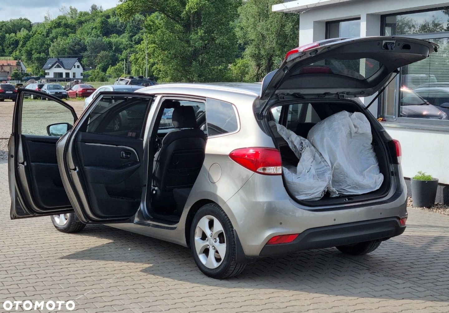 Kia Carens - 28