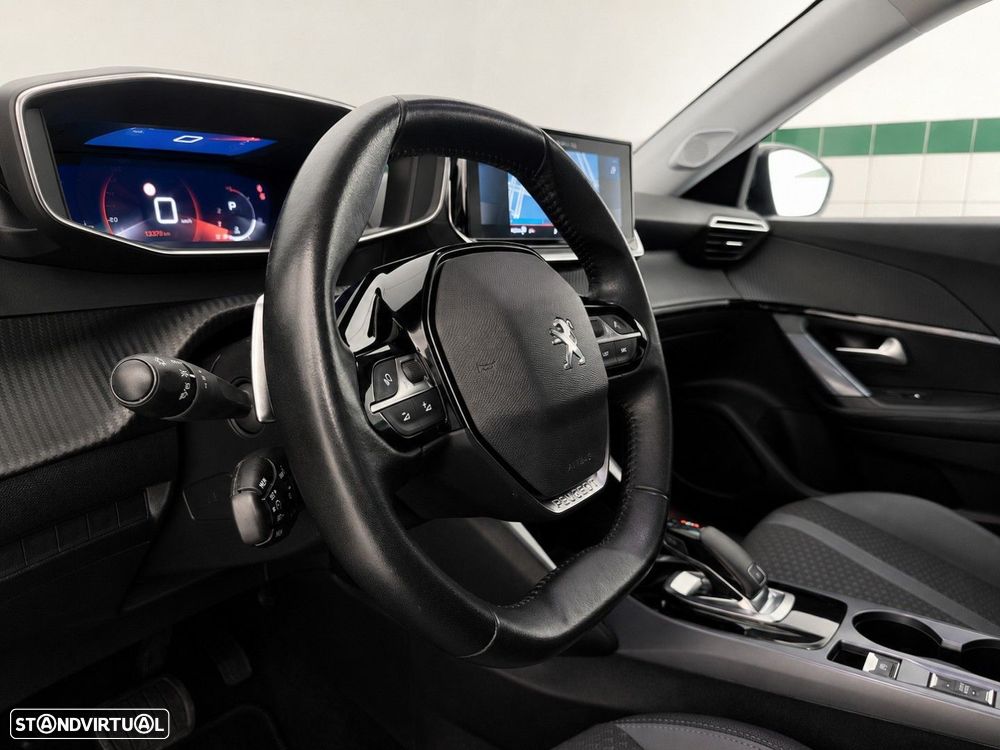 Peugeot 2008 1.2 PureTech Allure EAT8 - 19