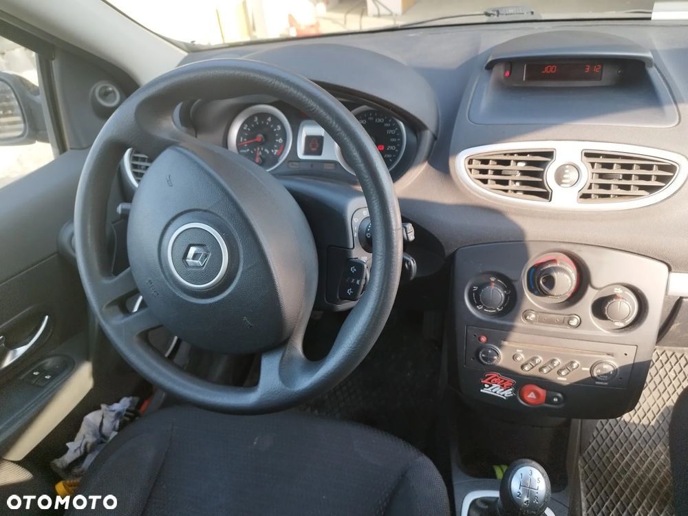 Renault Clio - 14