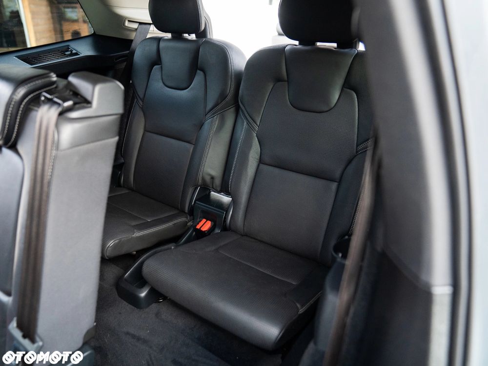 Volvo XC 90 B5 D AWD Geartronic Momentum Pro - 26