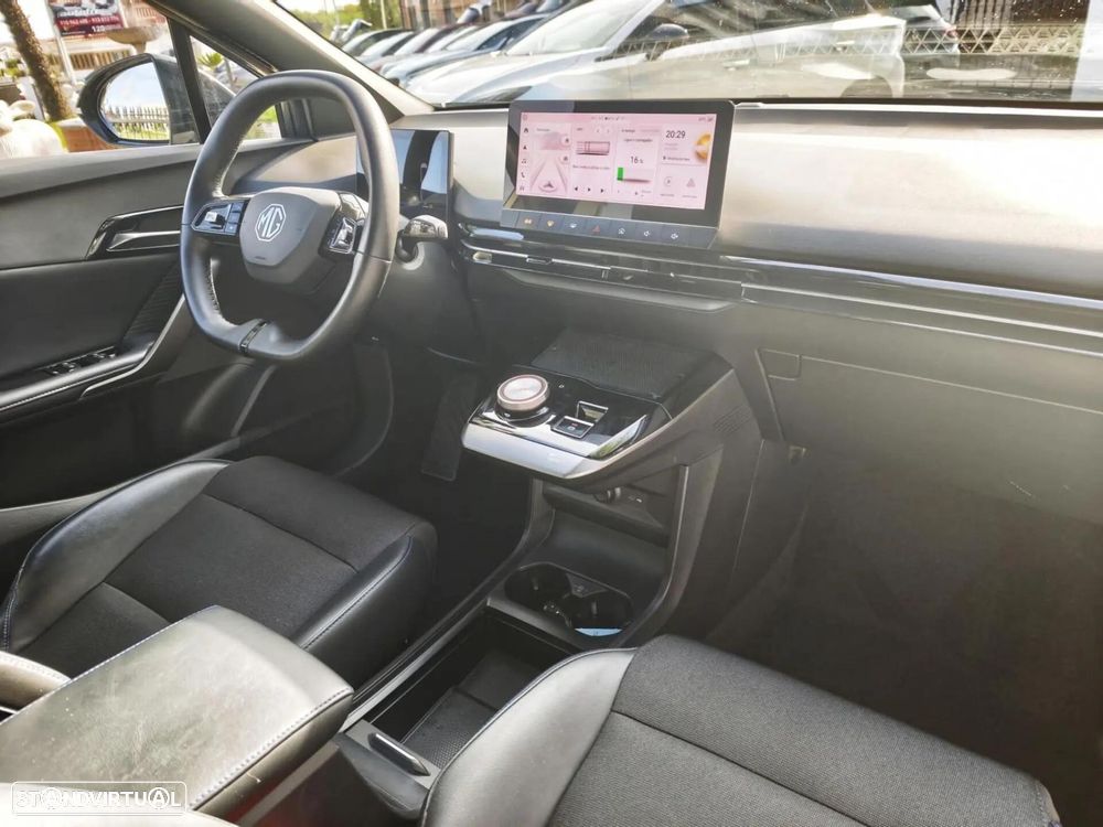 MG MG4 64 kWh Luxury - 33
