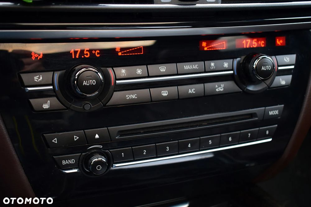 BMW X5 xDrive50i Sport-Aut - 15