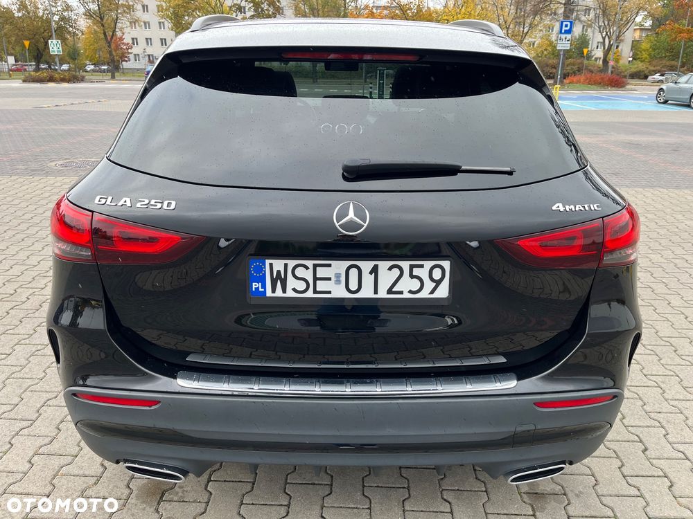 Mercedes-Benz GLA 250 4-Matic AMG Line - 10