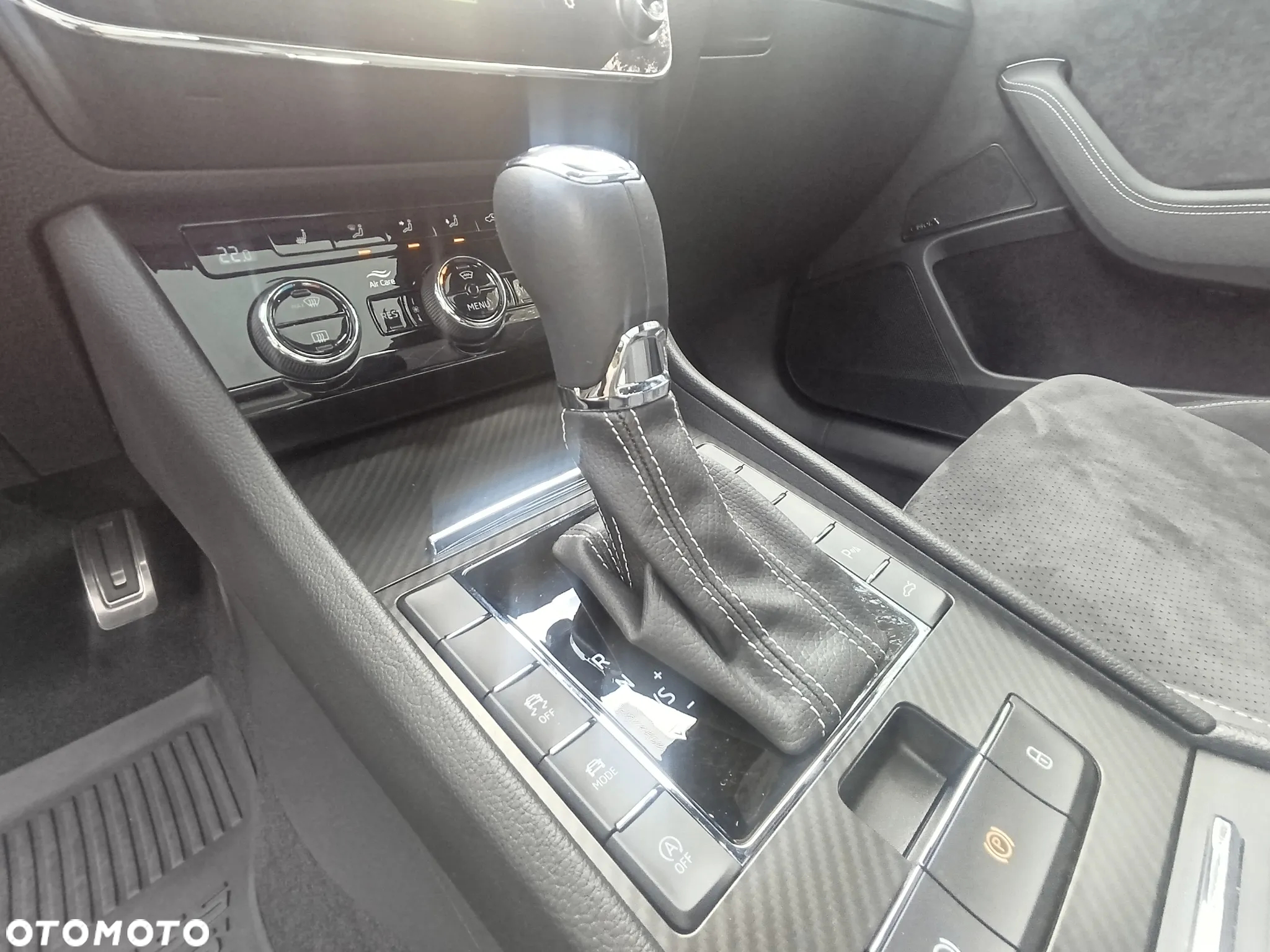 Skoda Superb 2.0 TDI SCR Sportline DSG - 17