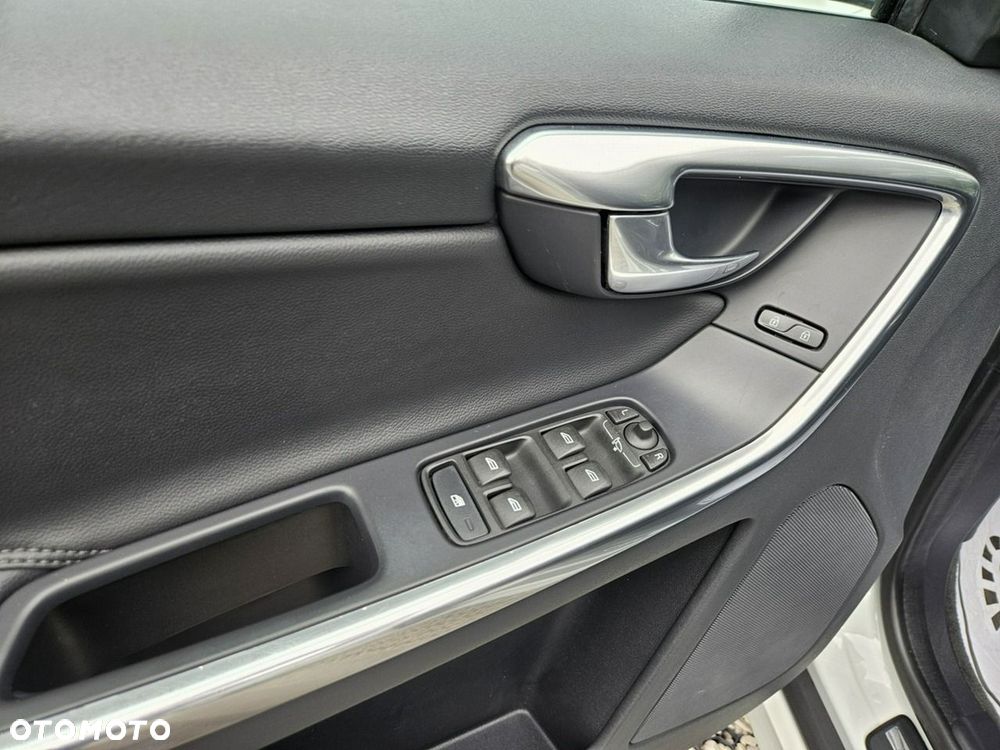 Volvo XC 60 D3 Geartronic Momentum - 17