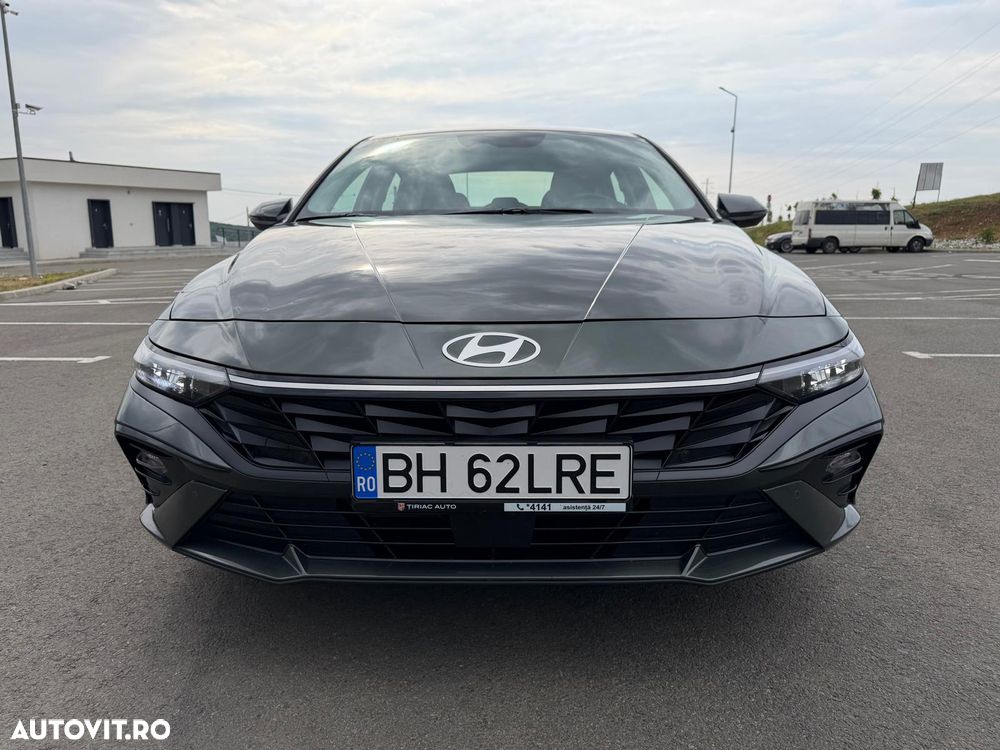 Hyundai Elantra 1.6 l 123 CP CVT Highway - 18