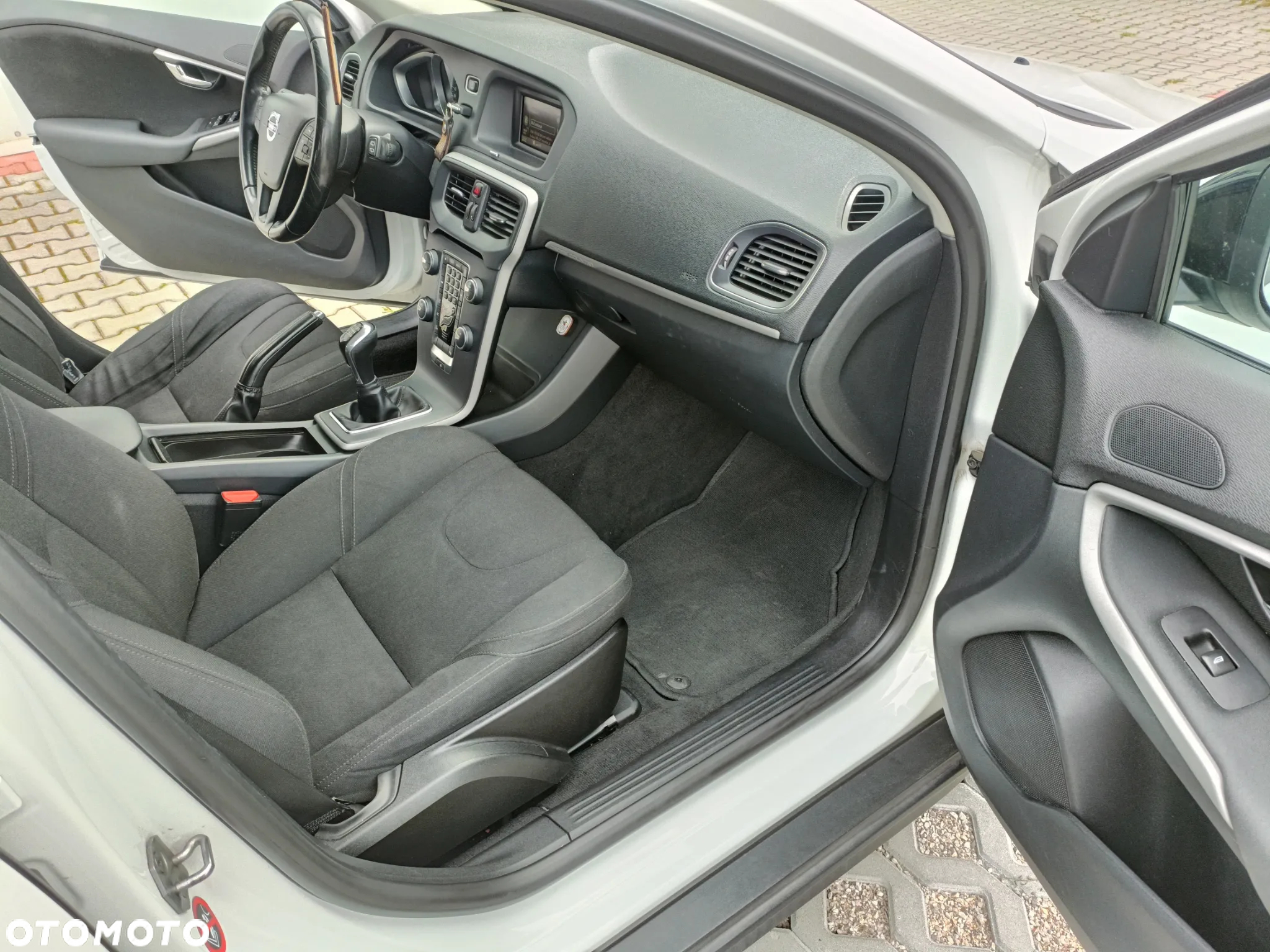 Volvo V40 Cross Country D2 Momentum - 14
