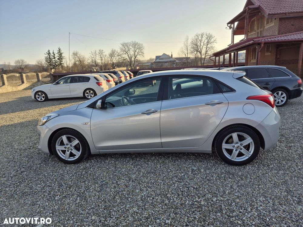 Hyundai i30 blue 1.6 CRDi Trend - 6