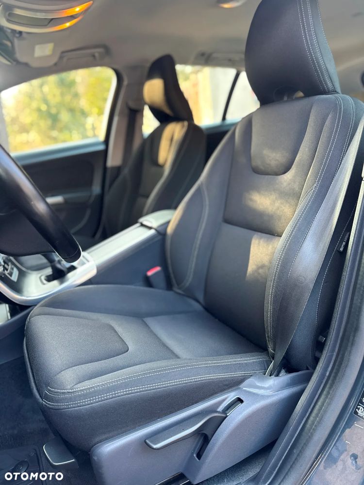 Volvo V60 D4 Drive-E Momentum - 22