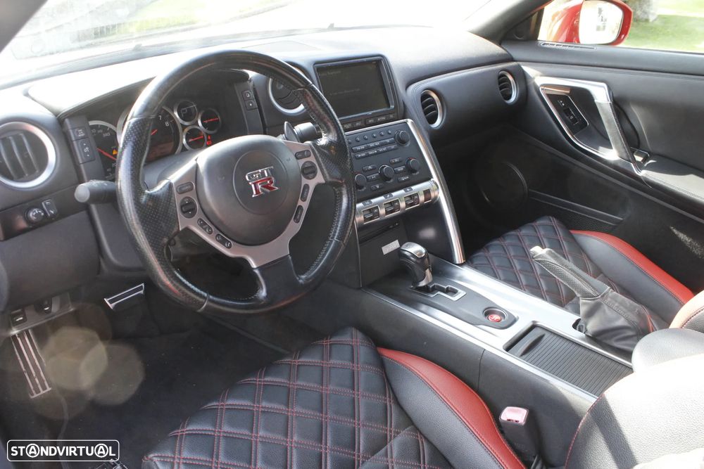 Nissan GT-R Premium Edition - 16