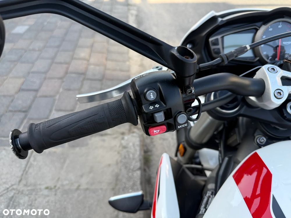 Triumph Street Triple - 17