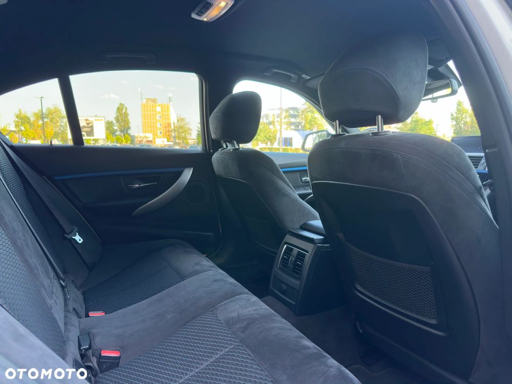 BMW Seria 3 330i xDrive M Sport Sport - 16