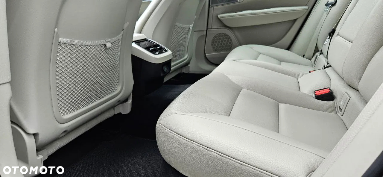 Volvo V90 Cross Country D5 AWD Pro - 24