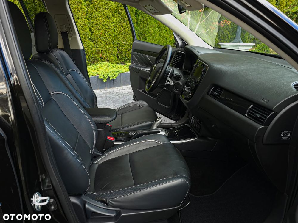 Mitsubishi Outlander Instyle NAVI + - 20