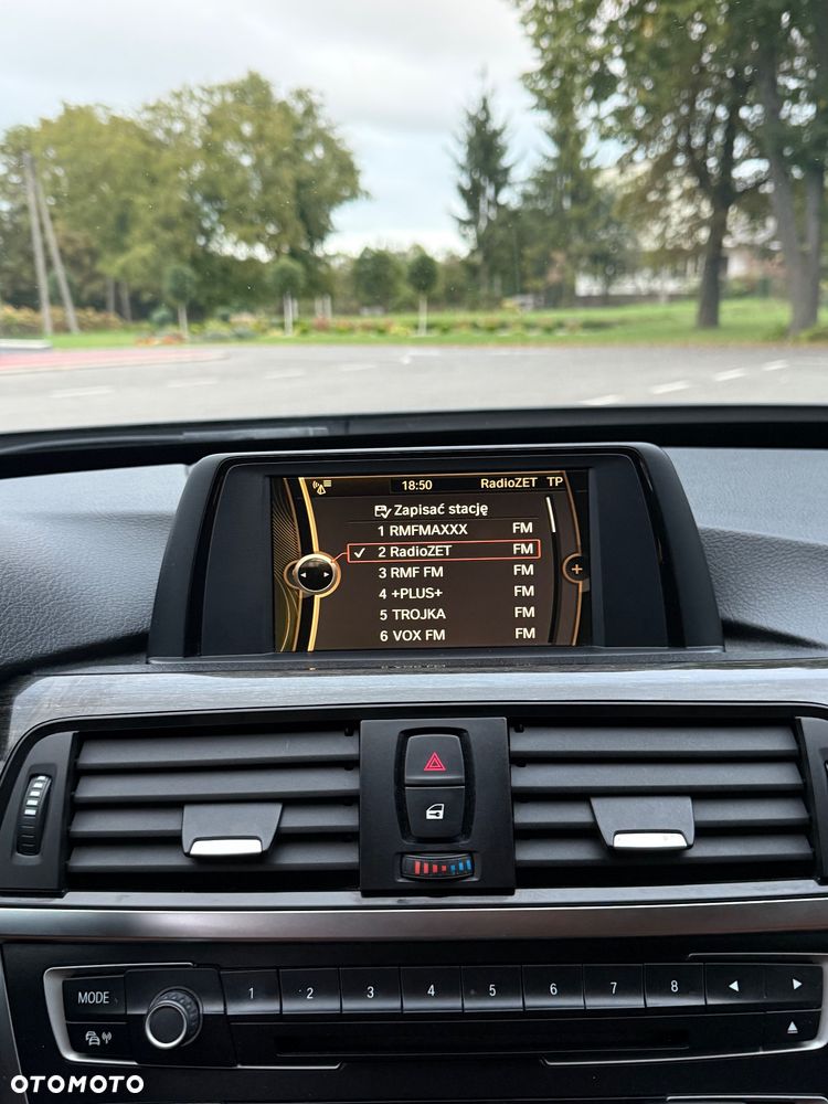 BMW Seria 3 318d Luxury Line - 33