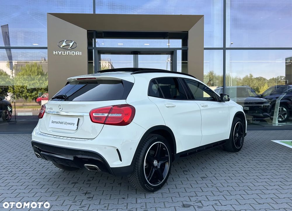 Mercedes-Benz GLA - 8