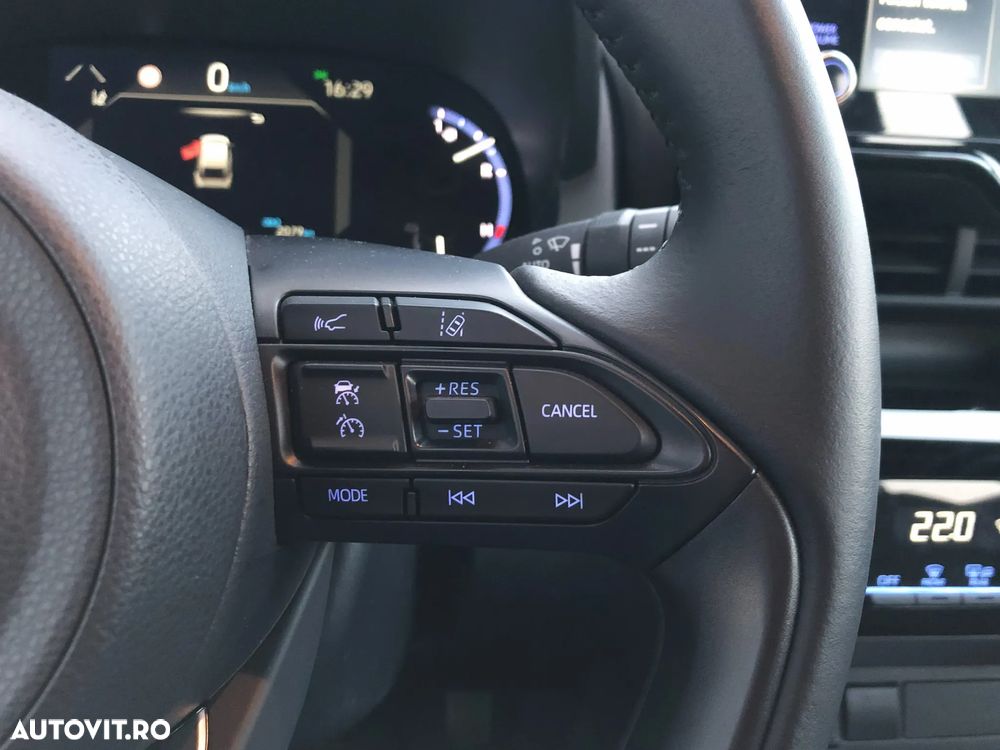 Toyota Yaris Cross 1.5 VVT-i HSD 4x2 Dynamic - 16