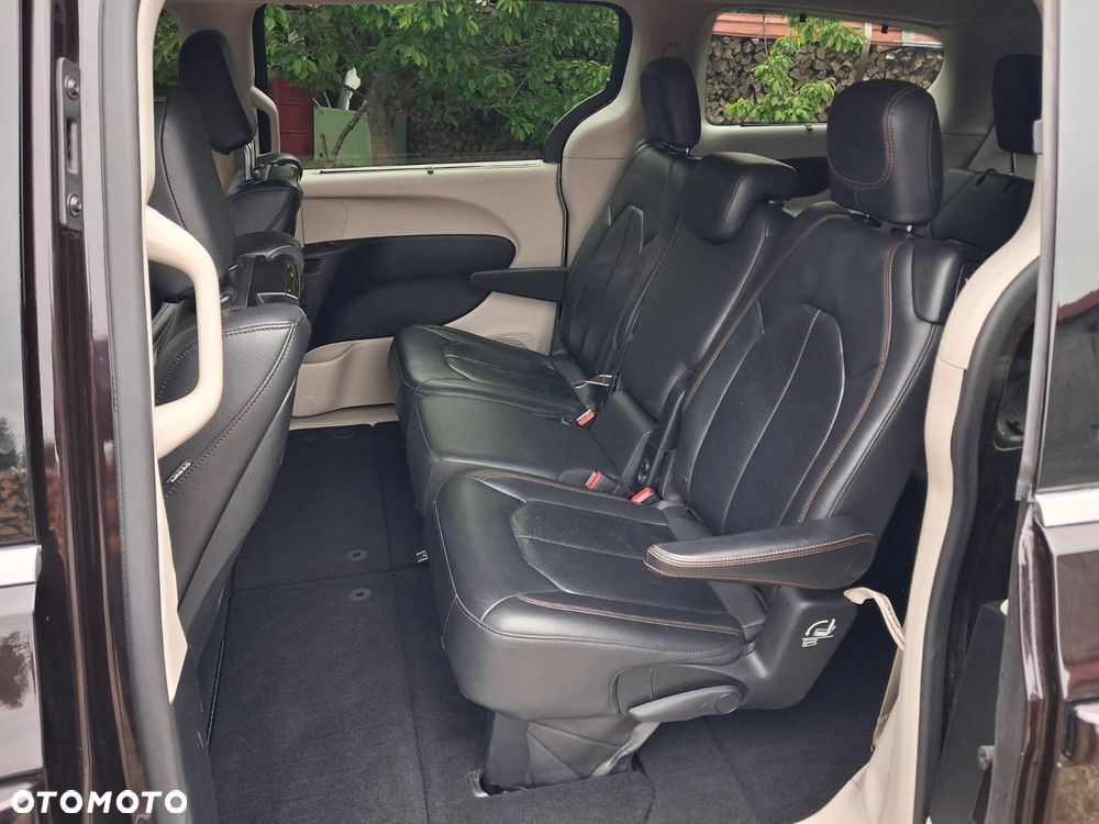 Chrysler Pacifica - 21