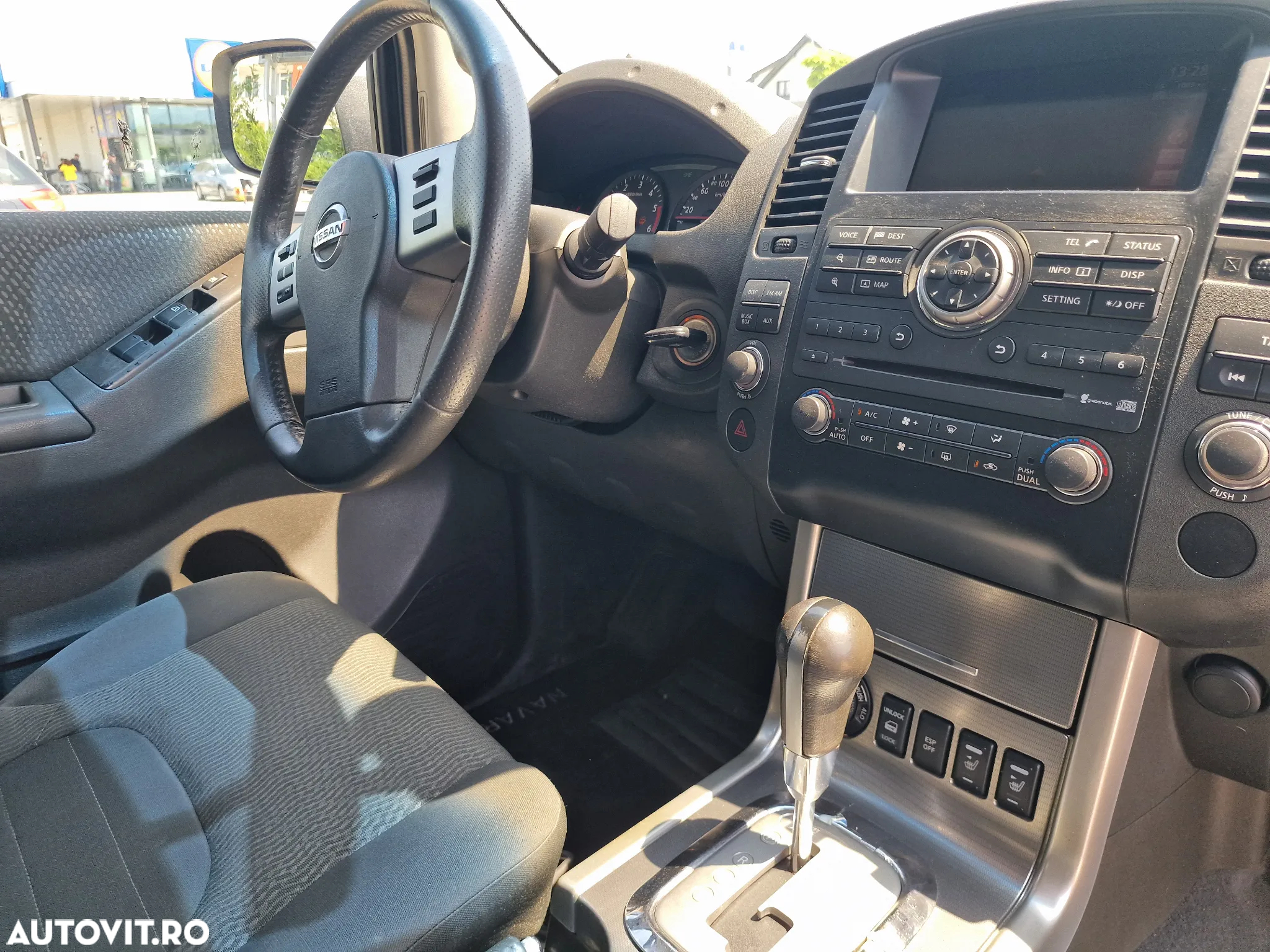 Nissan Navara 2.5 dCi DPF 4X4 Double Cab LE Plus Aut. - 3