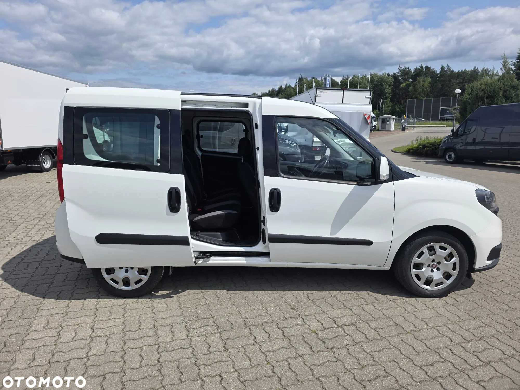 Fiat Doblo 5 osób Krajowy Drzwi Przesuwne P+L strona Hak - 3