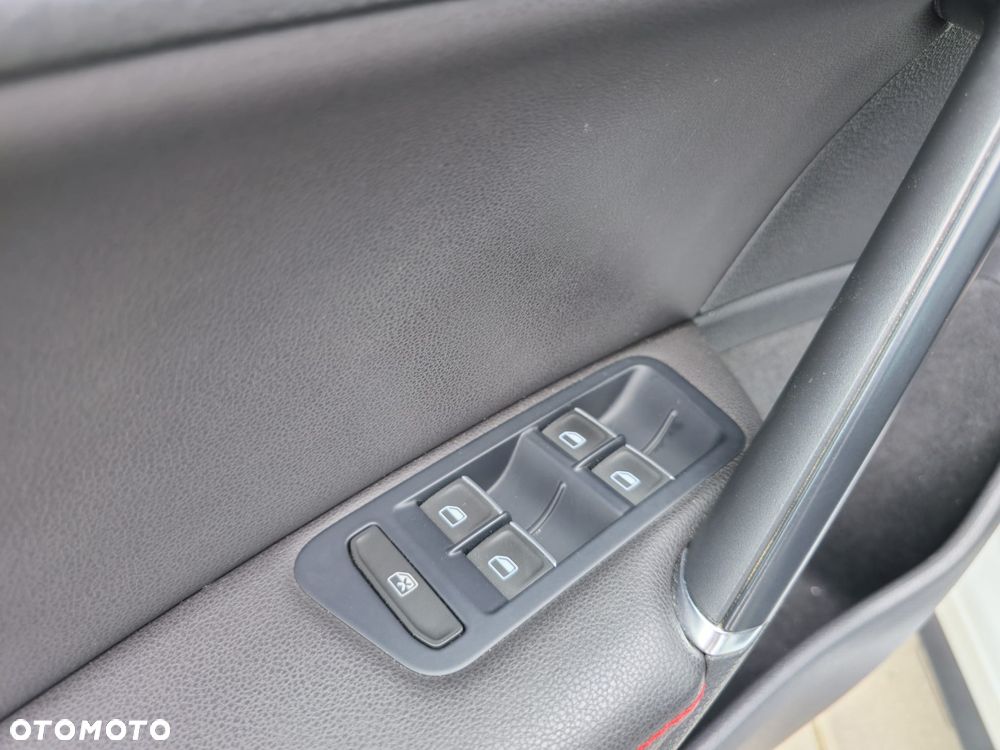 Volkswagen Golf GTI Performance BlueMotion Technology DSG - 24