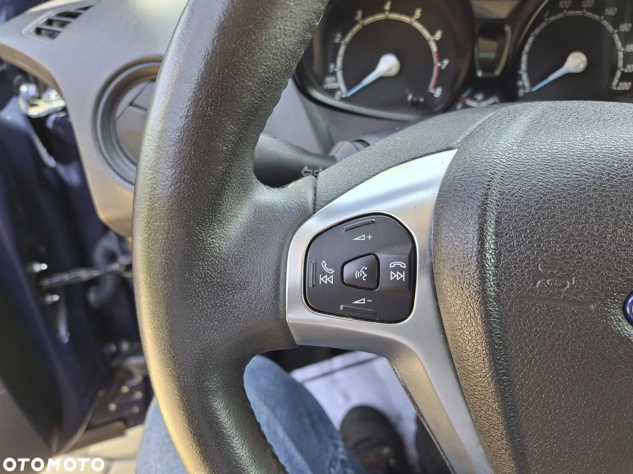 Ford Tourneo Courier 1.0 EcoBoost Ambiente - 22