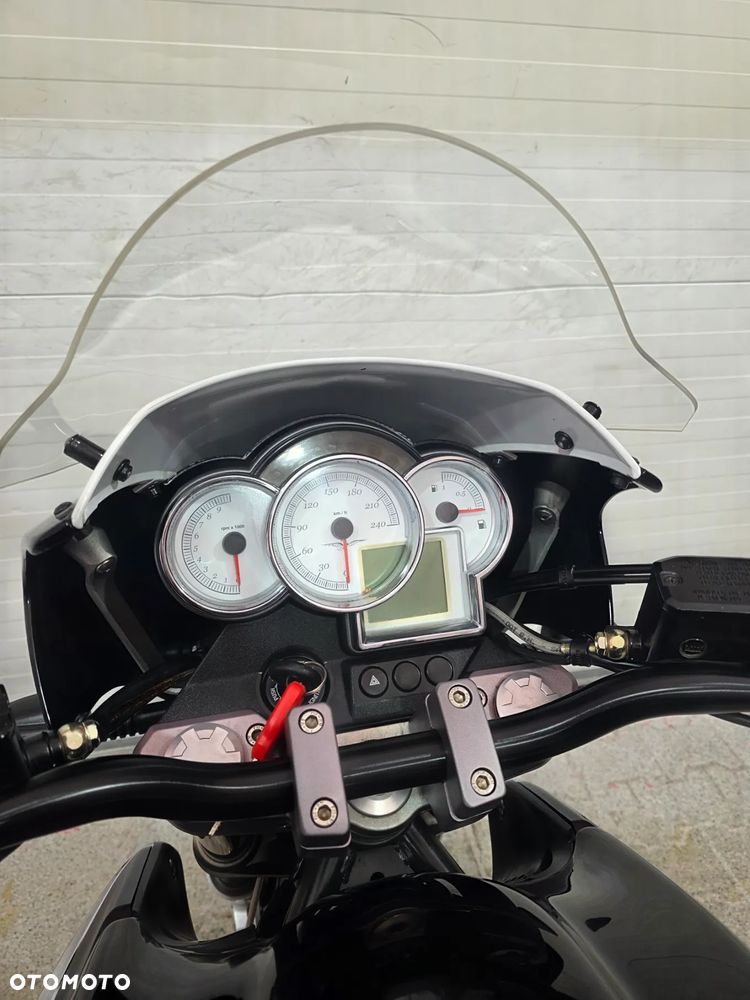 Moto Guzzi 1200 - 28