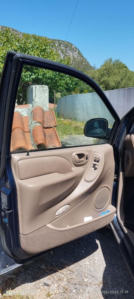 Chrysler Voyager 2.5 CRD LX - 32