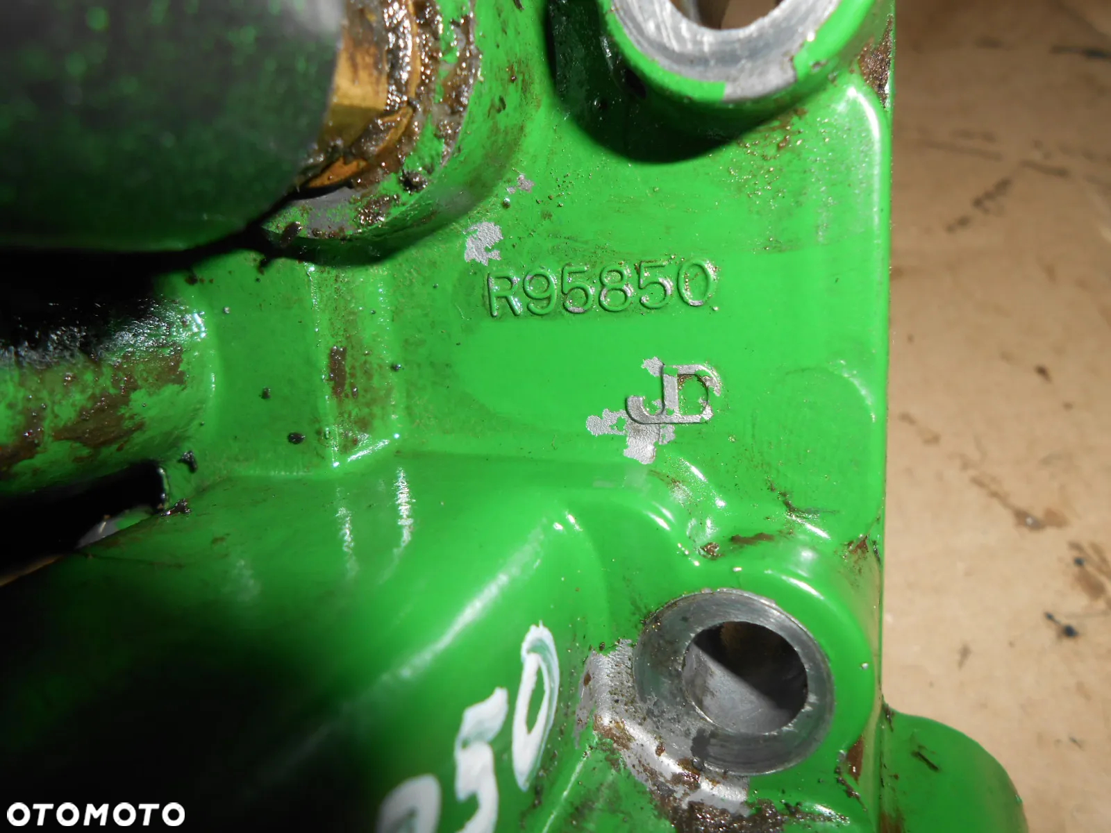 Podstawa mocowanie głowica filtra oleju skrzyni John Deere 7800 - 2