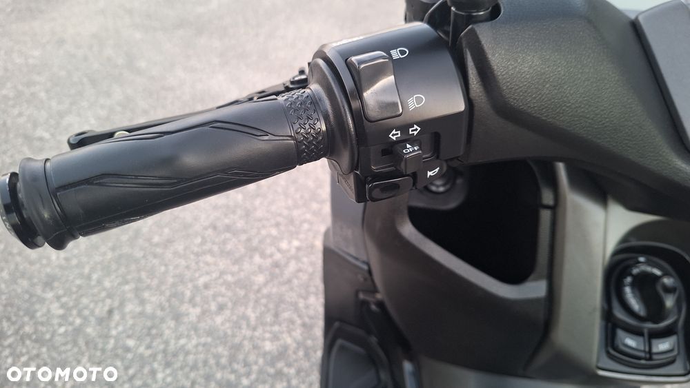 Yamaha NMAX - 28
