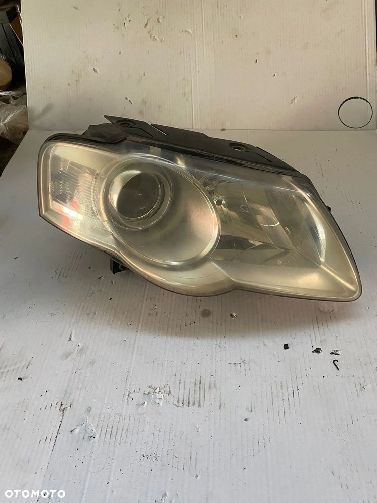 LAMPA PRAWA PRZÓD VW PASSAT B6 EUROPA - 1