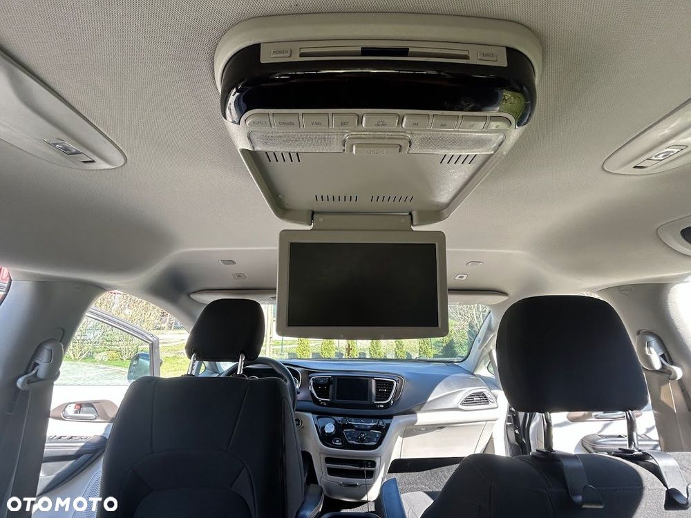 Chrysler Pacifica - 11