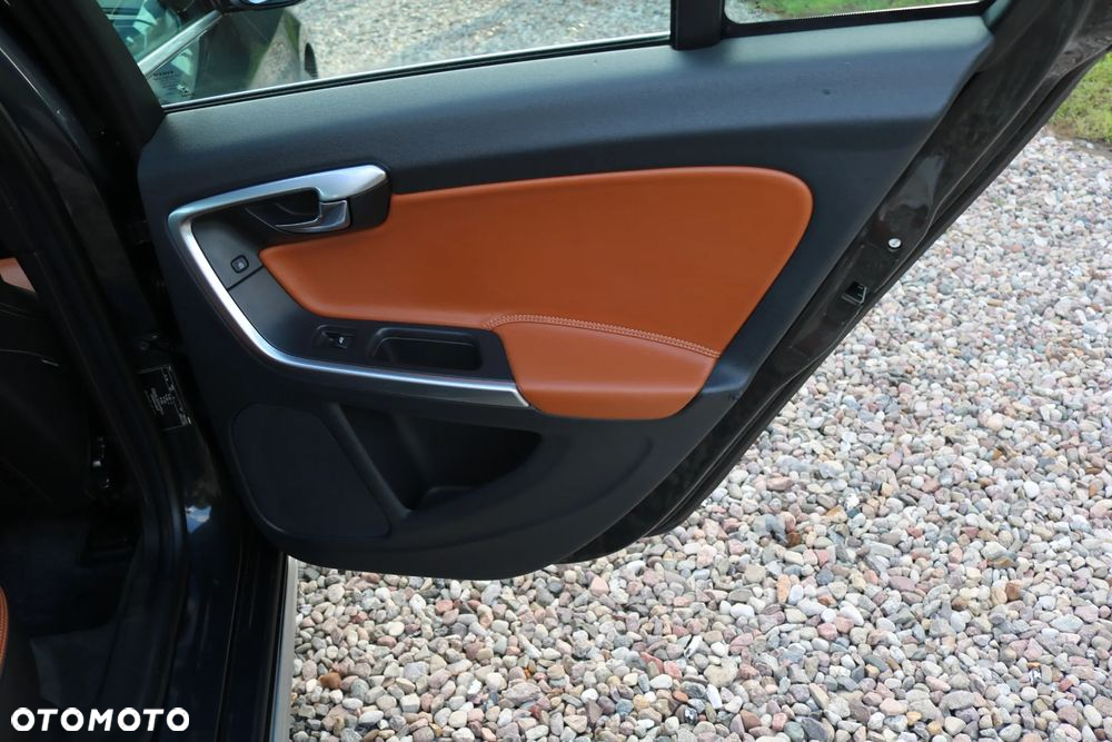 Volvo V60 D5 AWD Geartronic RDesign - 14