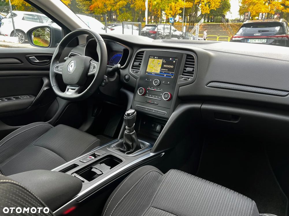 Renault Megane Grandtour TCe 140 GPF BUSINESS EDITION - 17
