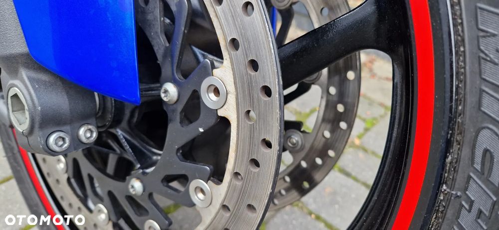Yamaha R1 - 13