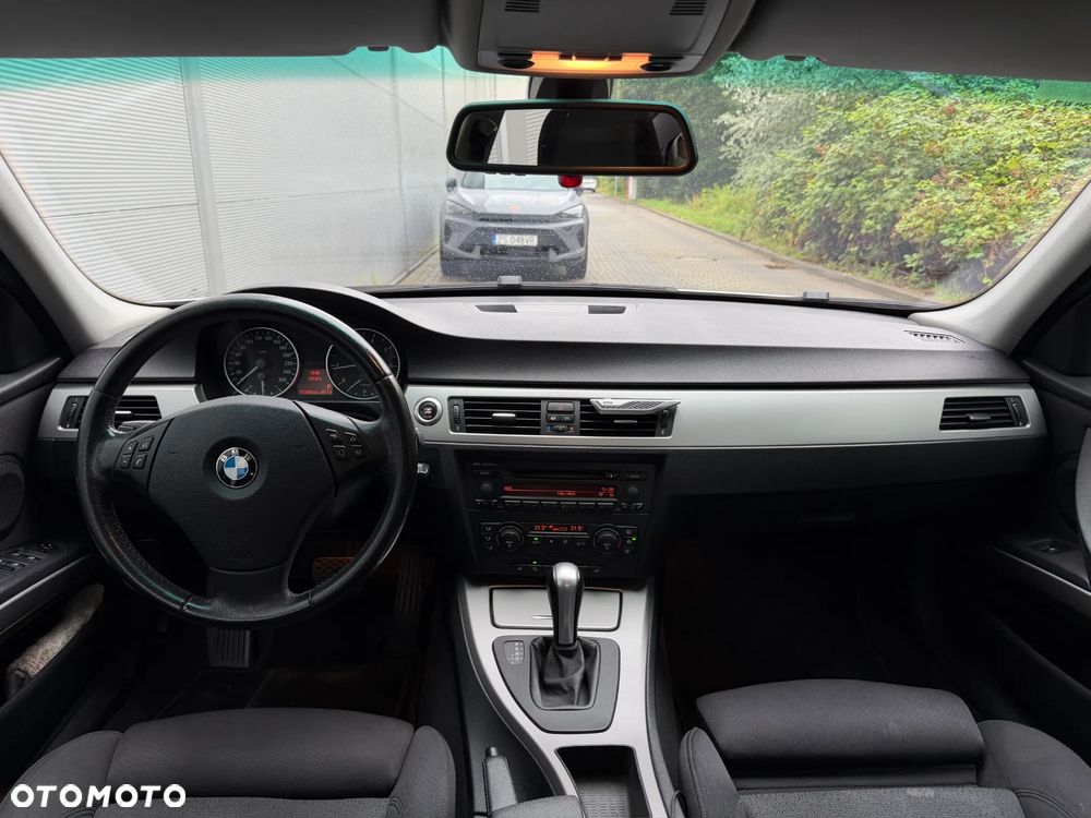 BMW Seria 3 320i - 11