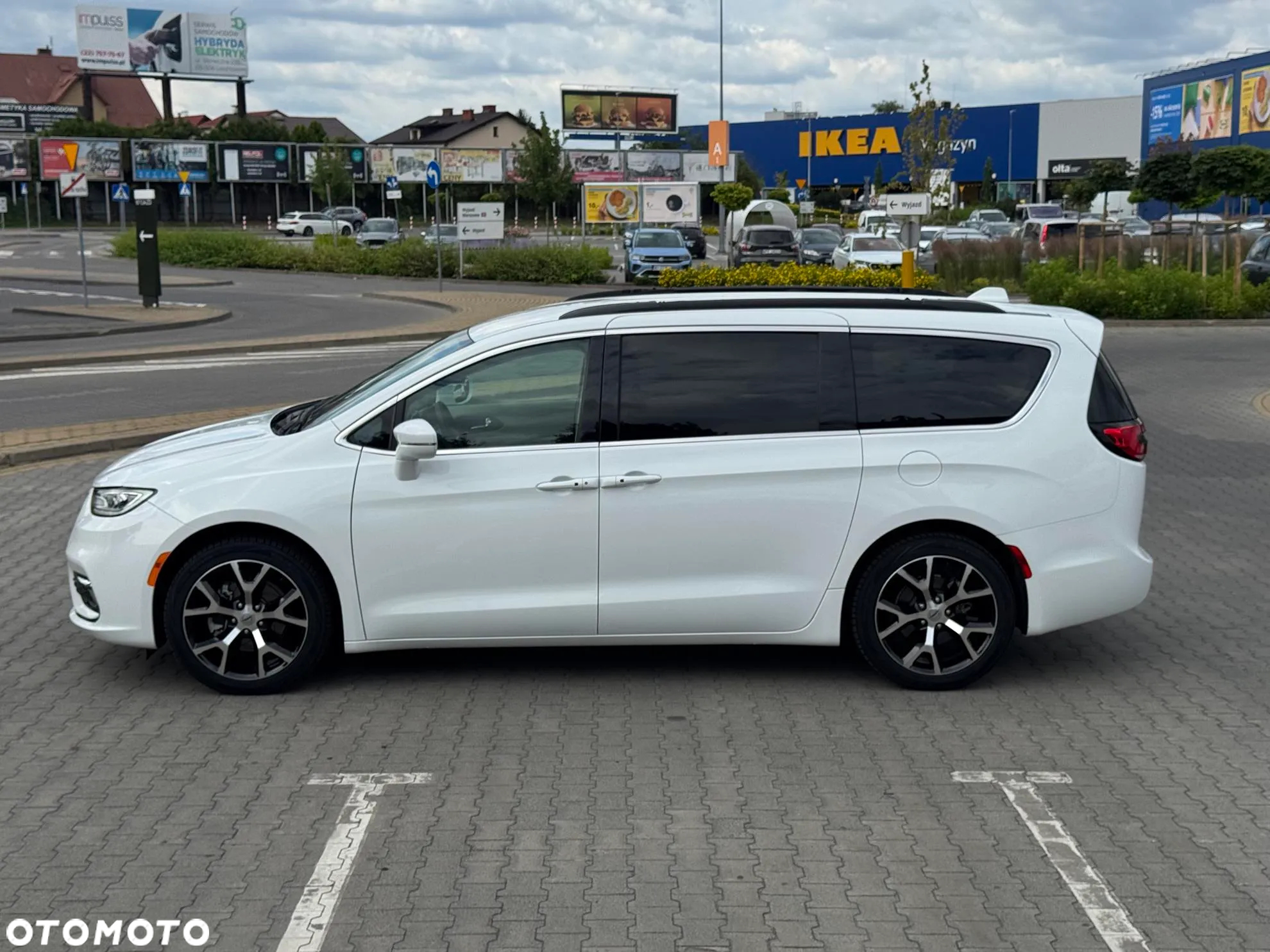 Chrysler Pacifica - 21