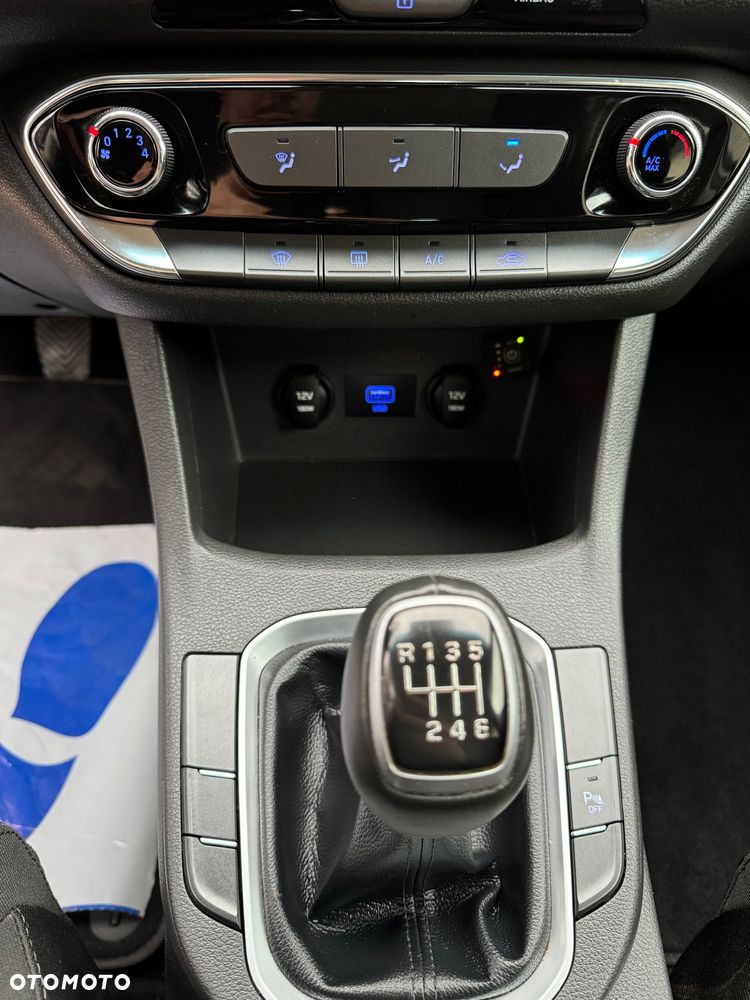 Hyundai i30 1.5 DPI Classic + - 16