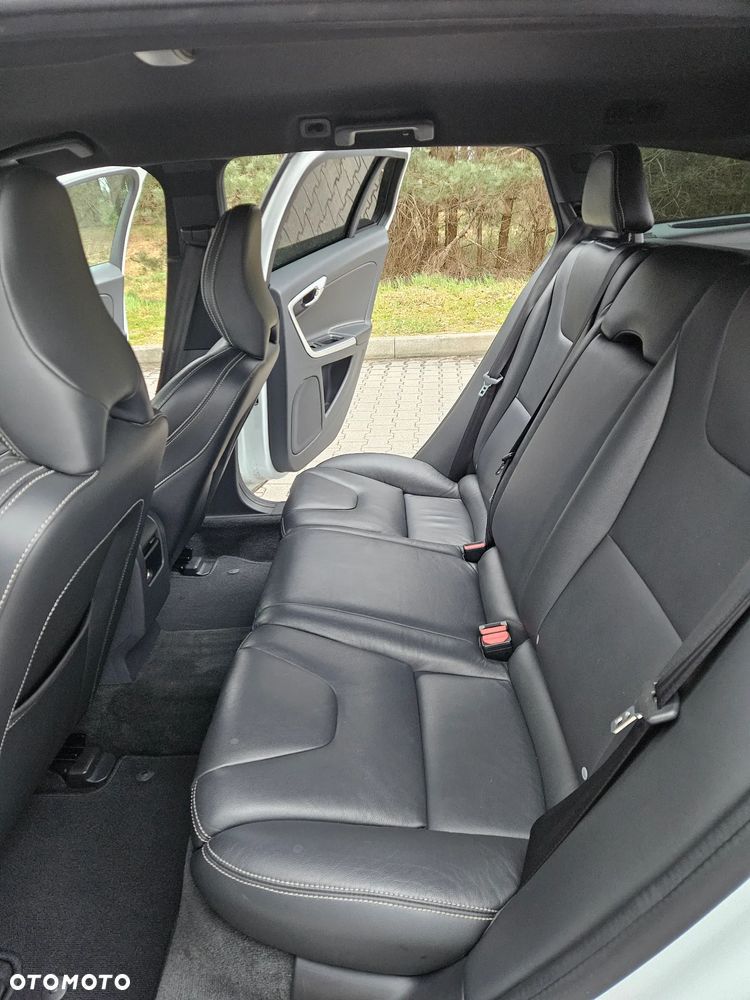 Volvo V60 D4 Drive-E Momentum - 15