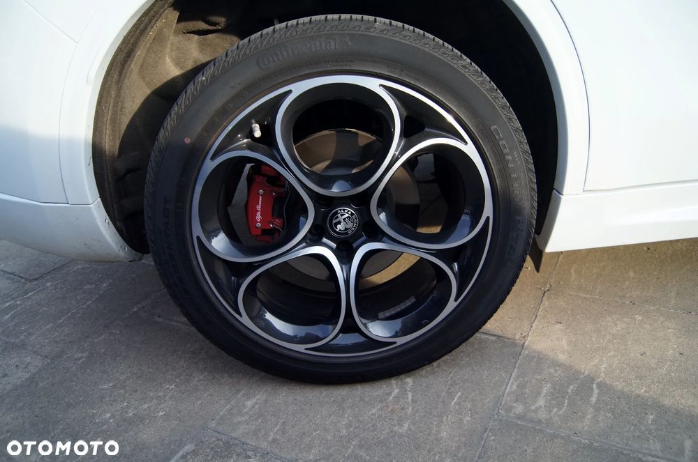 Alfa Romeo Stelvio 2.0 Turbo 16V AT8-Q4 Ti - 39